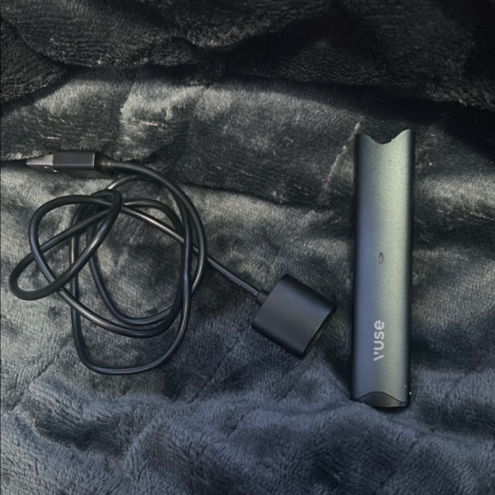Vuse Black battery with Charger